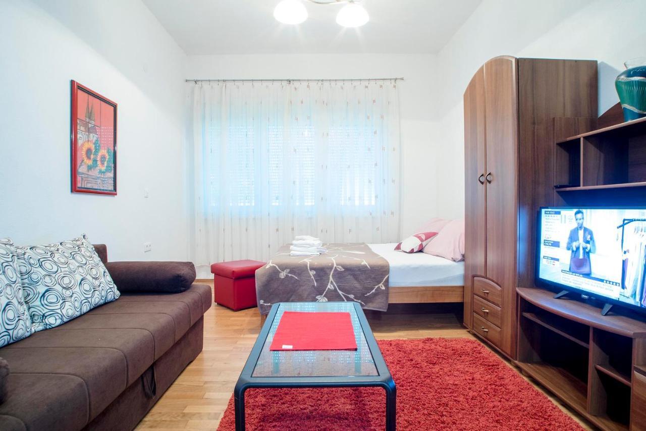 Apartments Vesna スルニュ エクステリア 写真