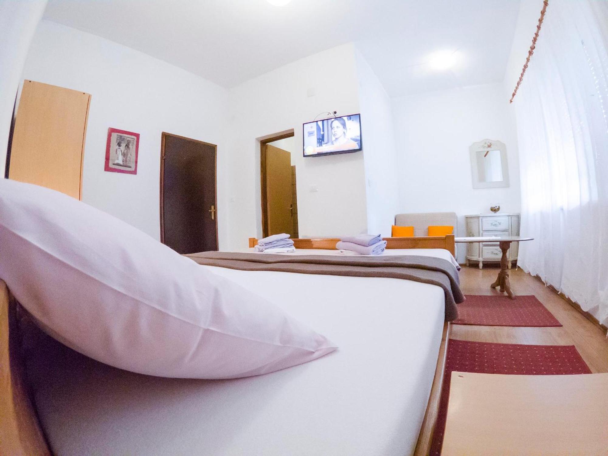 Apartments Vesna スルニュ 部屋 写真