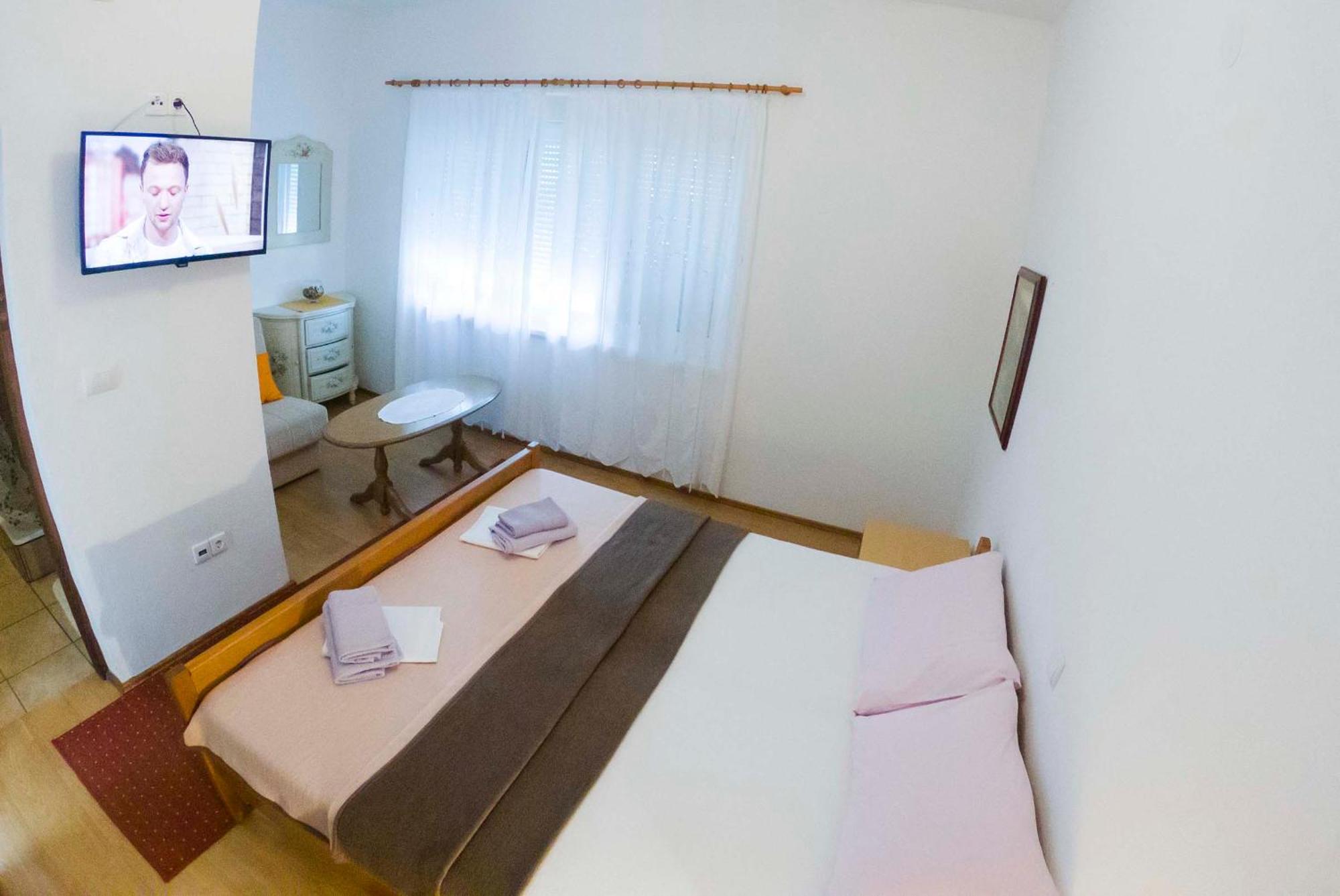 Apartments Vesna スルニュ 部屋 写真