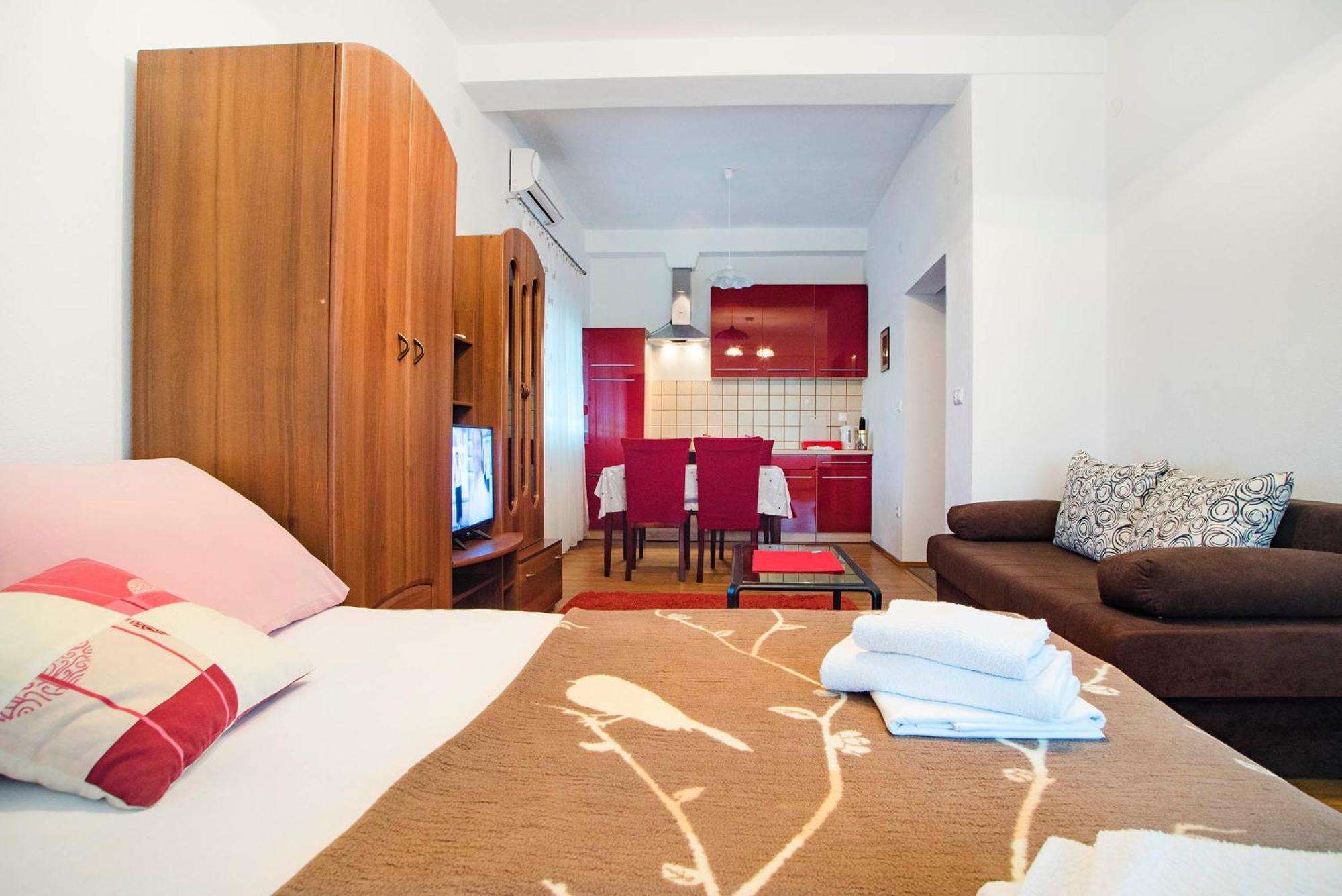 Apartments Vesna スルニュ 部屋 写真