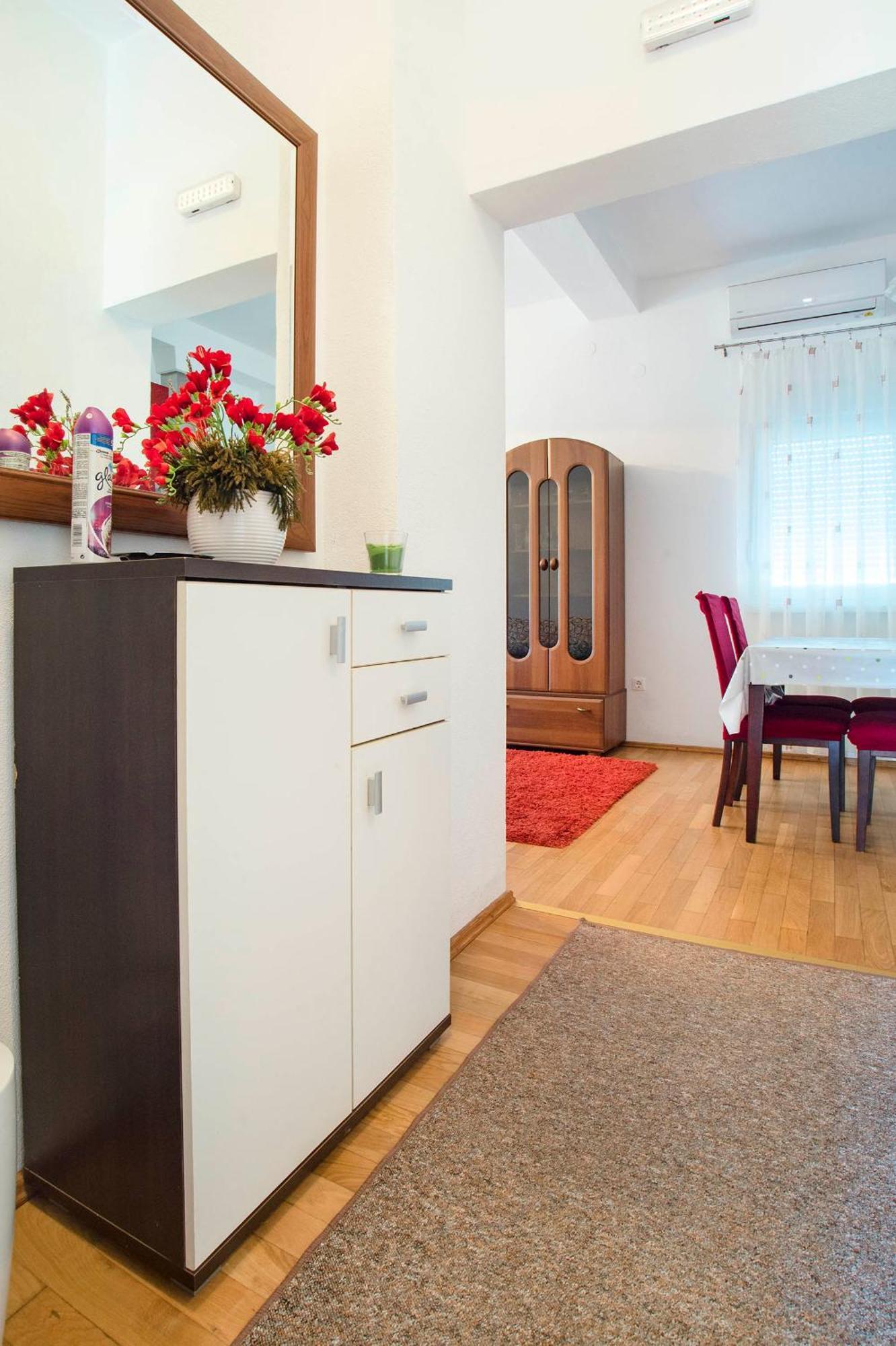 Apartments Vesna スルニュ 部屋 写真