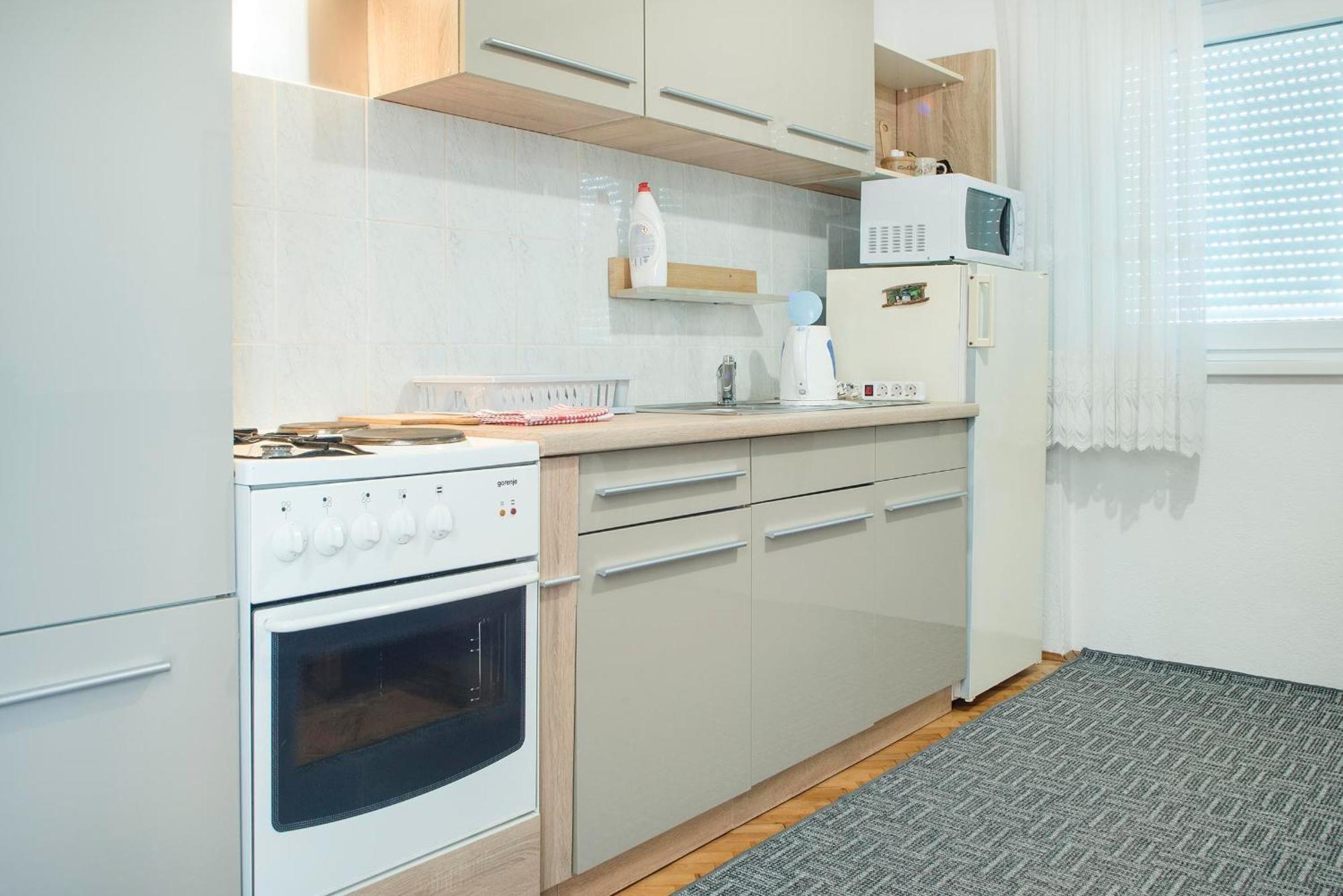 Apartments Vesna スルニュ 部屋 写真