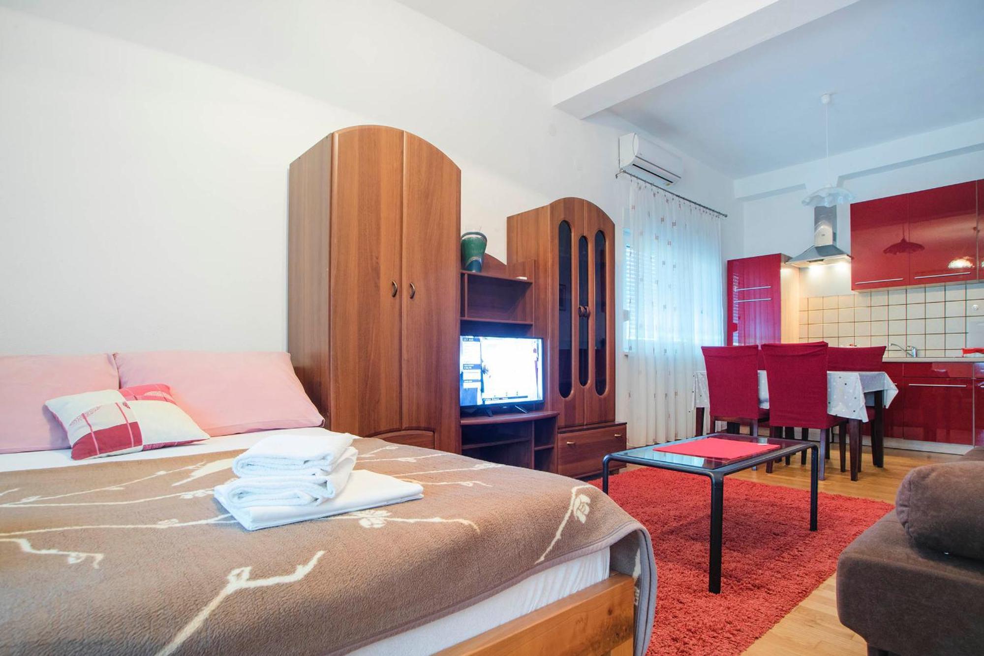 Apartments Vesna スルニュ 部屋 写真