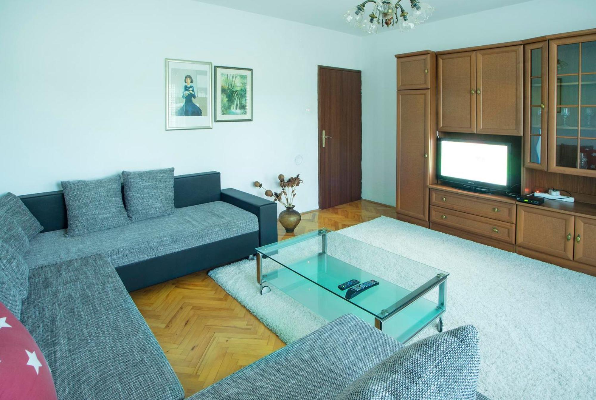 Apartments Vesna スルニュ 部屋 写真