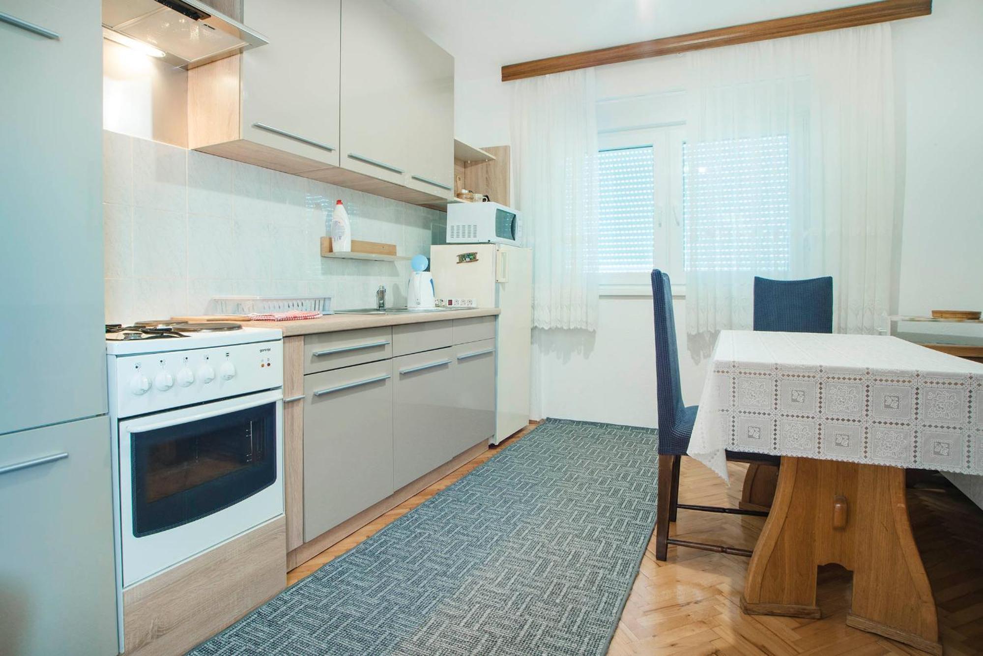 Apartments Vesna スルニュ 部屋 写真